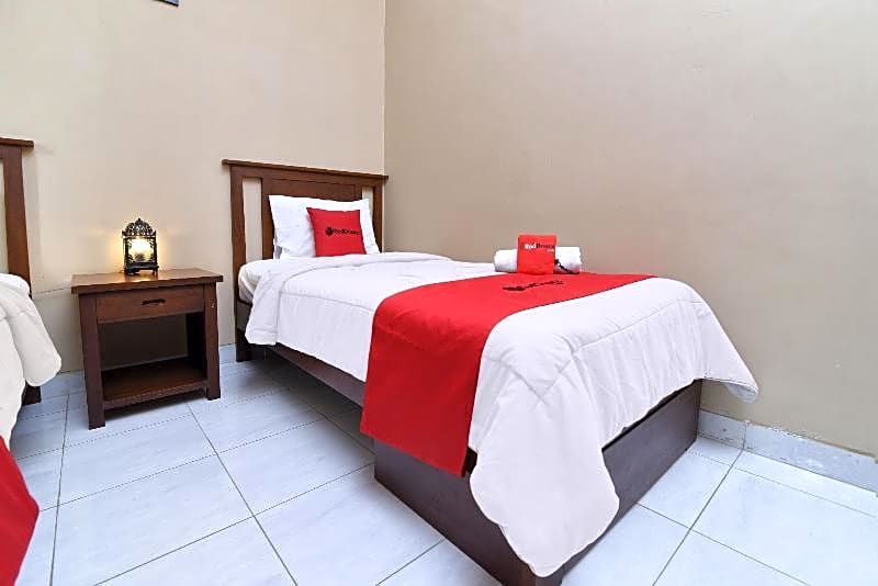 RedDoorz near Pantai Sanur Bali