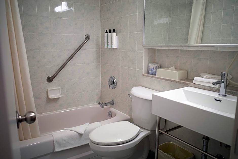 Travelodge by Wyndham Niagara Falls at the Falls