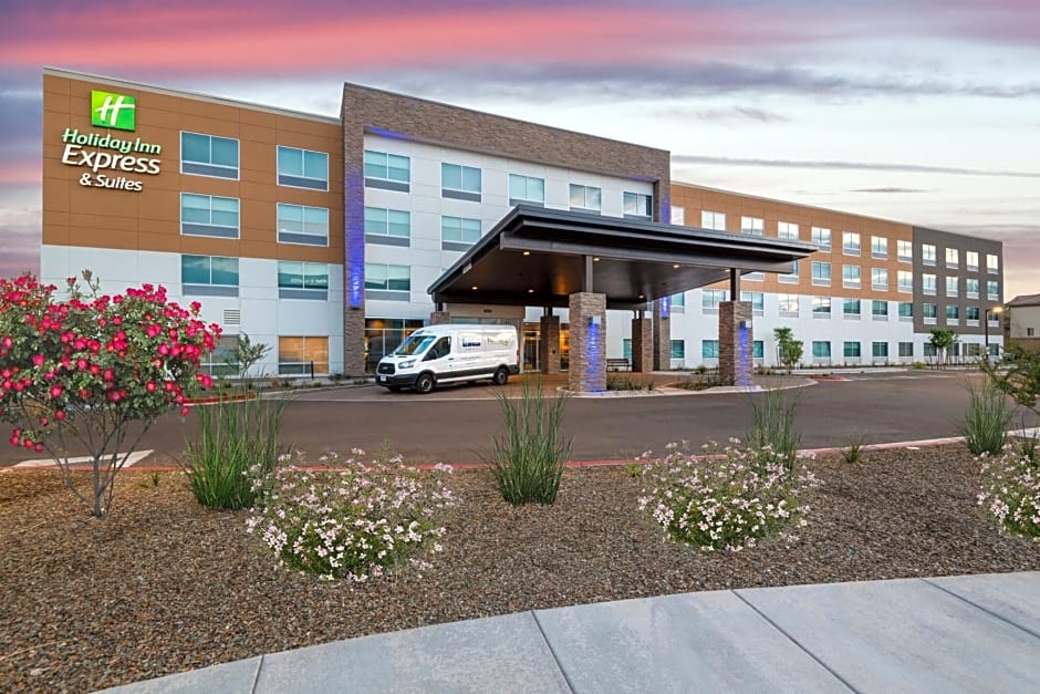 Holiday Inn Express & Suites - Phoenix - Airport North, an IHG Hotel