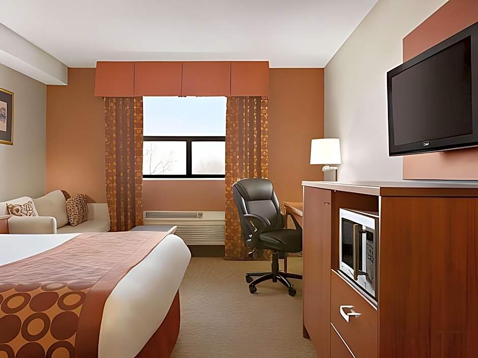Travelodge by Wyndham Windsor