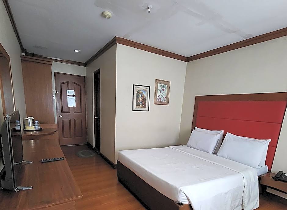 Chocolate and Berries Hotel