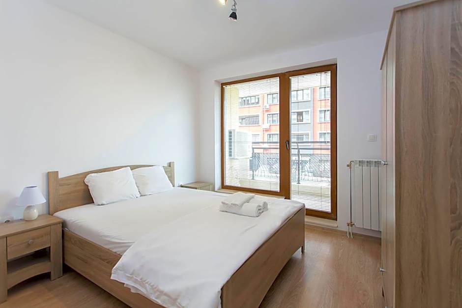 Modern and Bright Apartments near Center - FREE PARKING