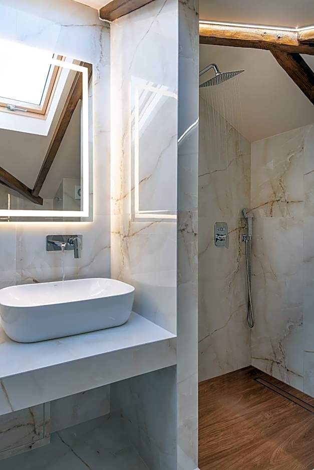 FLOARA DI MUNTE Forest Luxury Suites