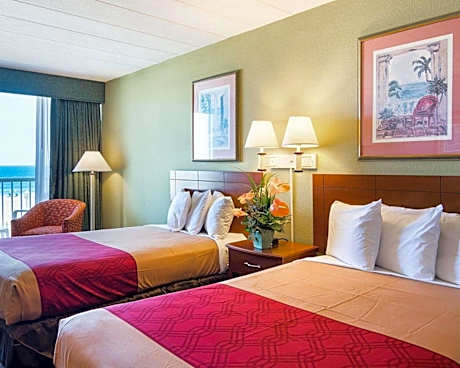 Two double beds - Ocean Front - Private Balcony