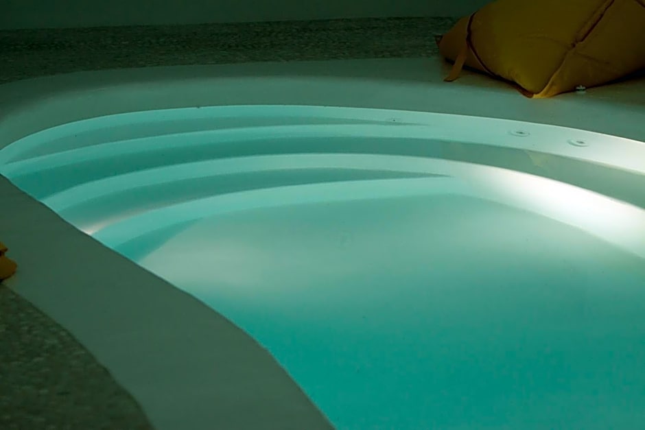 Kapetan Tasos Suites