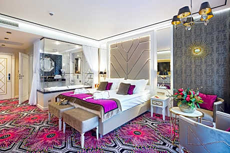 Deluxe Double Room with Bath (Building B)