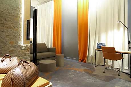 Junior Suite with One Queen Bed and Sofa