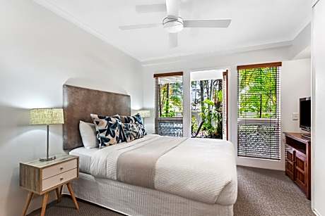 Deluxe Two-Bedroom Apartment Ground Floor - Pool View