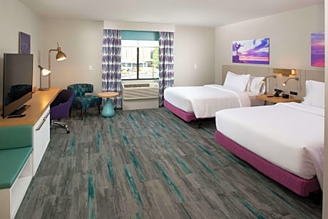 2 Queens Premium W/In-Room Drinks-Snacks