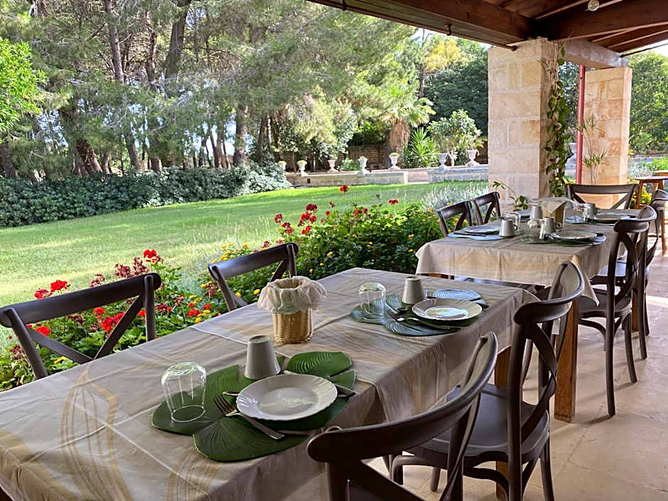 Palazzo de Carlo e il parco dei 7 pozzi