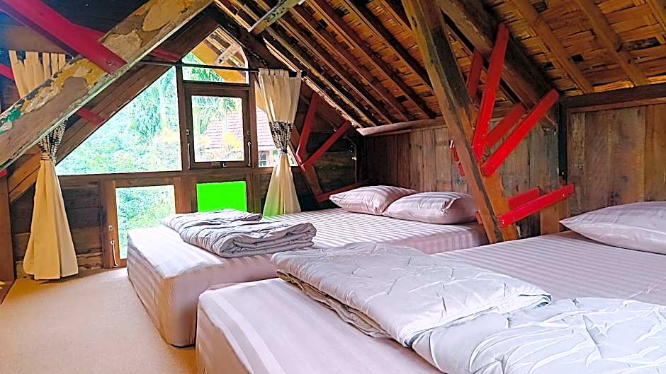 Omah Hanoman Turu By Kebun Hanoman