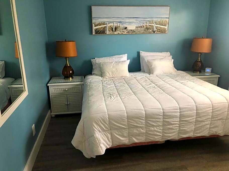 Aloha Apartments On the Intracoastal-Walk to the Beach