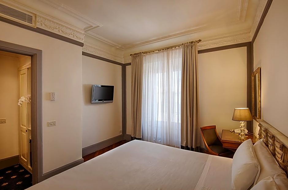 Anglo American Hotel Florence, Curio Collection by Hilton