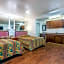 Colonial Pool & Spa Motel