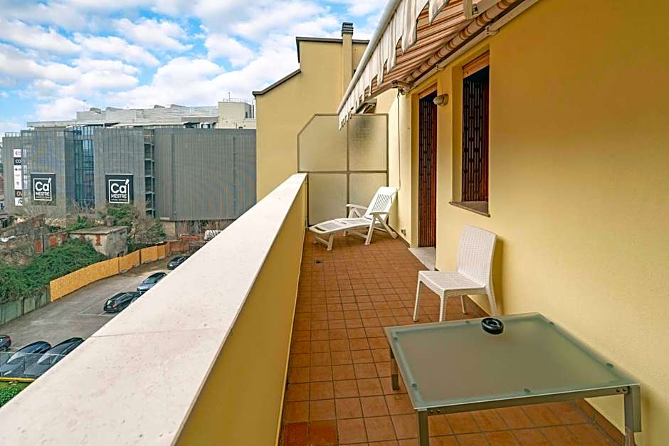 Venice Friends Residence