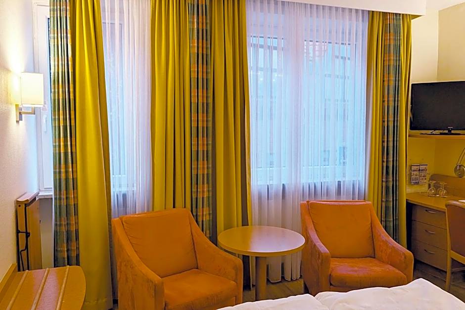 Garner Hamburg Wandsbek Marktplatz By IHG