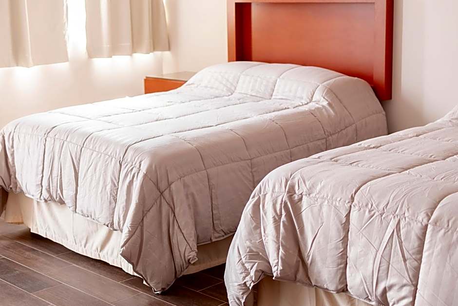 La Lola Hotel & Suites