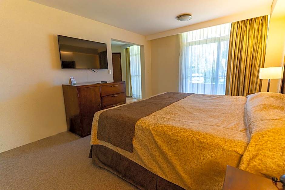 Photo 1 of 3 of Suite