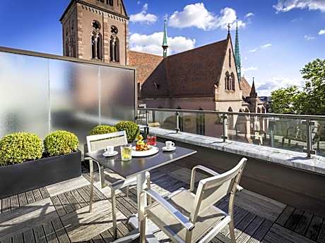 Opera Suite with Terrace and View