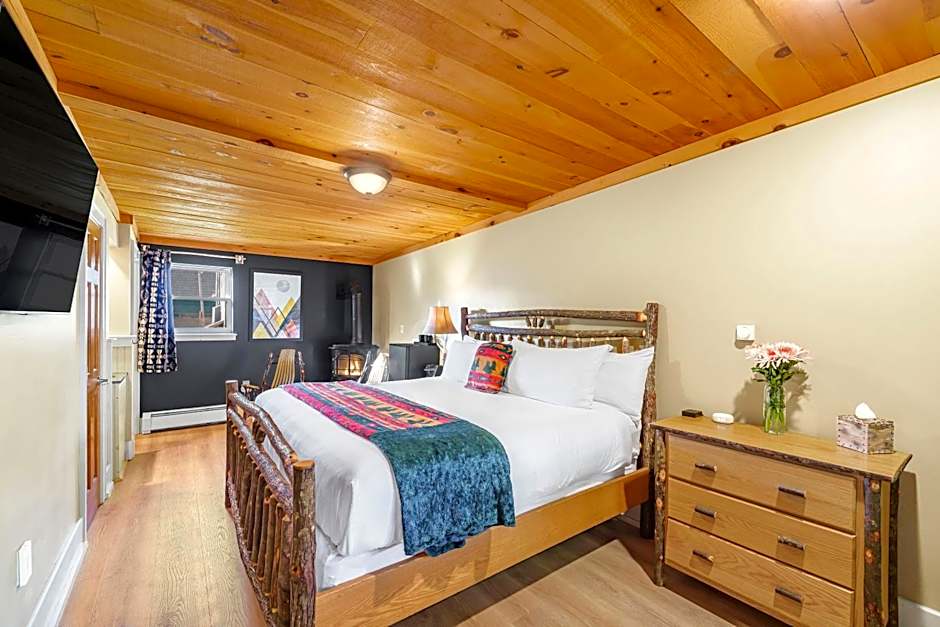 Photo 1 of 4 of Deluxe 1 King Bed