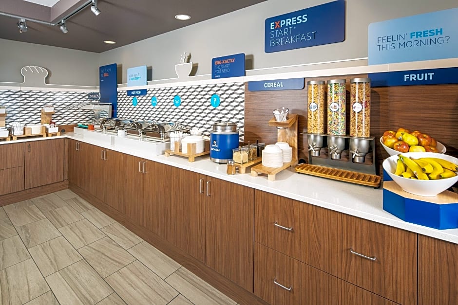 Holiday Inn Express Hotel & Suites Bellevue-Omaha Area, an IHG Hotel