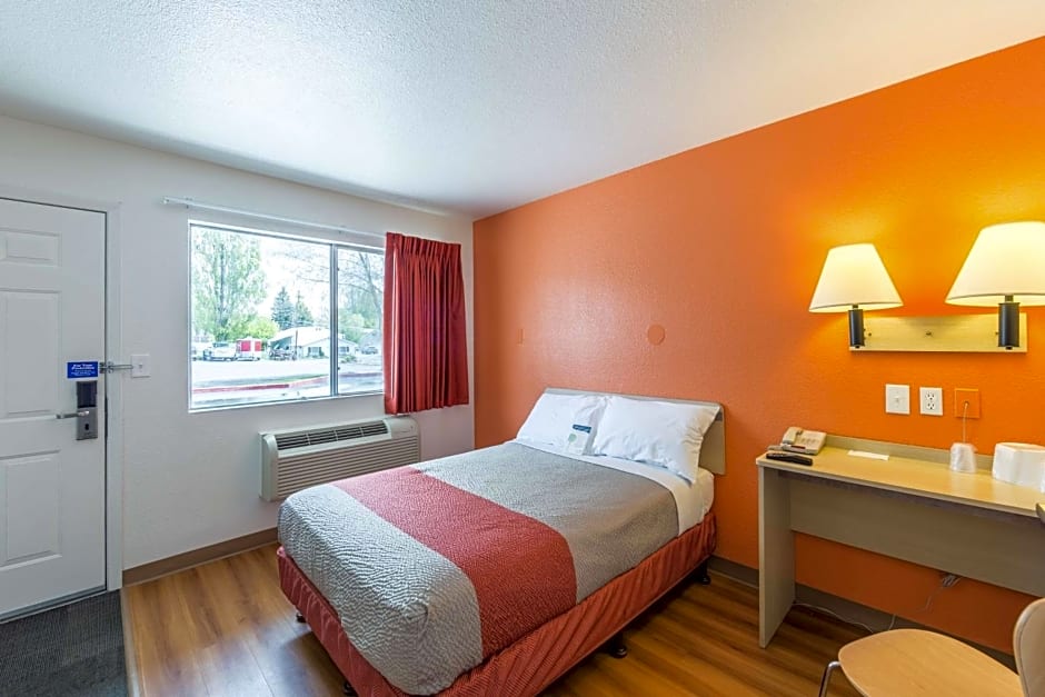 Motel 6-Klamath Falls, OR