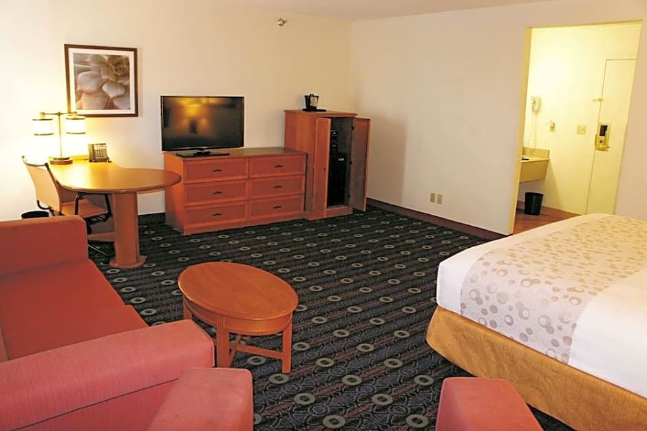 La Quinta Inn & Suites by Wyndham Kansas City North