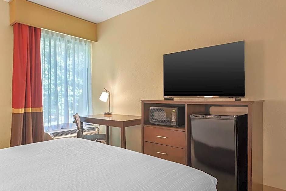 Clarion Pointe Cherokee