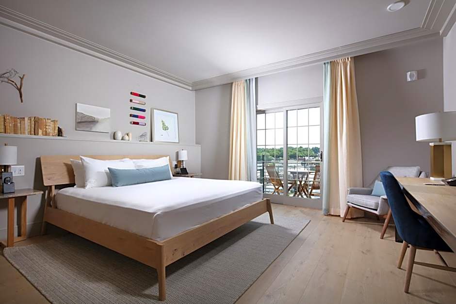 Photo 1 of 2 of 1 King Bed, Balcony