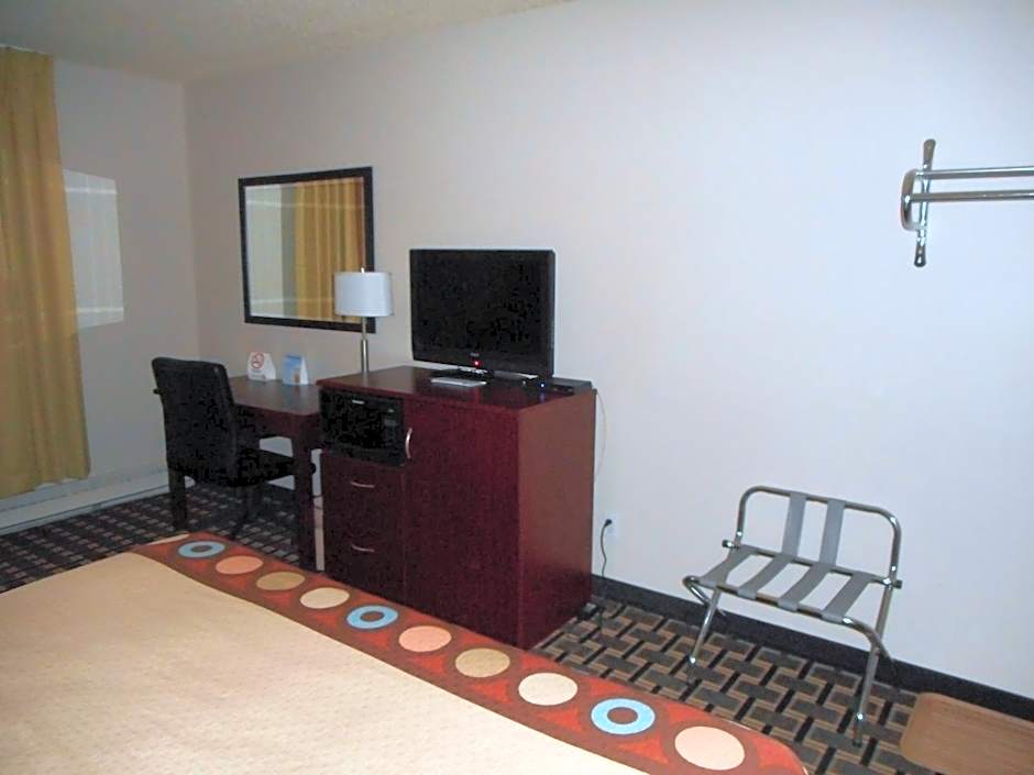 Super 8 by Wyndham Fox Creek