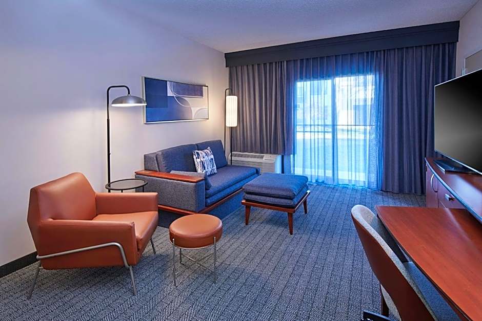 Courtyard By Marriott Detroit Metro Airport Romulus