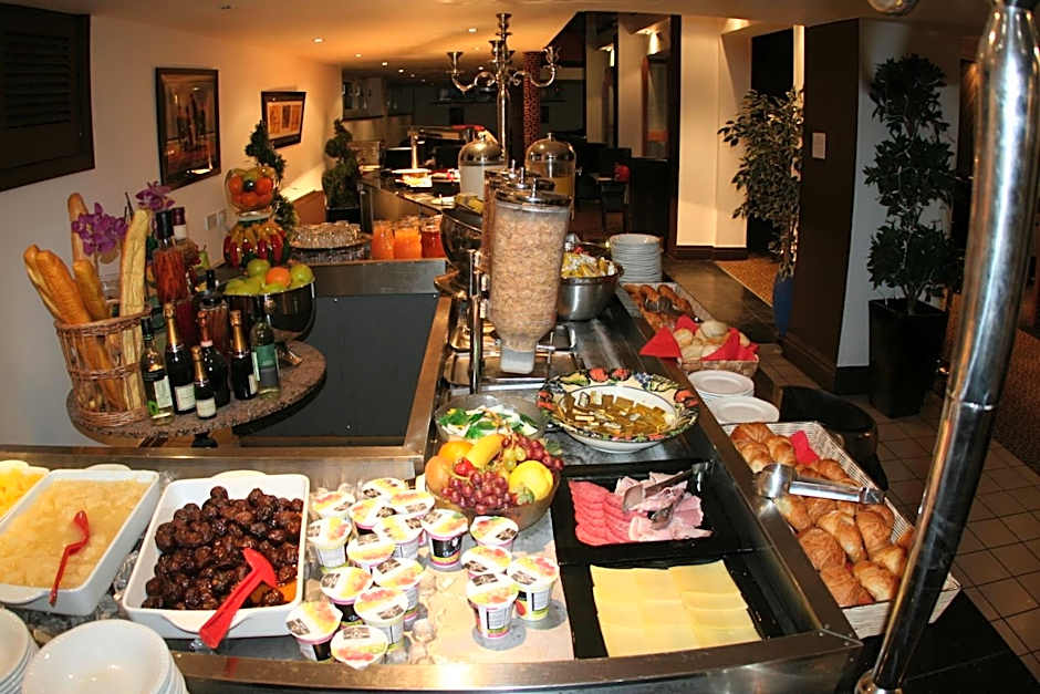 Inn On The Prom At The Fernlea Hotel