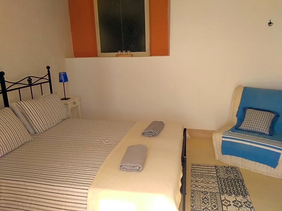 Alicudi Giardino dei Carrubi- al gradino 365