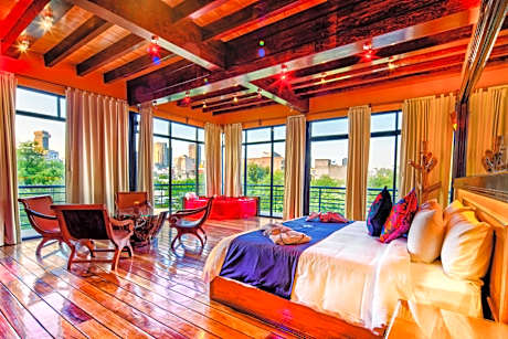 Suite with Hot Tub