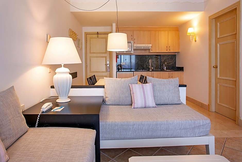 Grupotel Macarella Suites & Spa