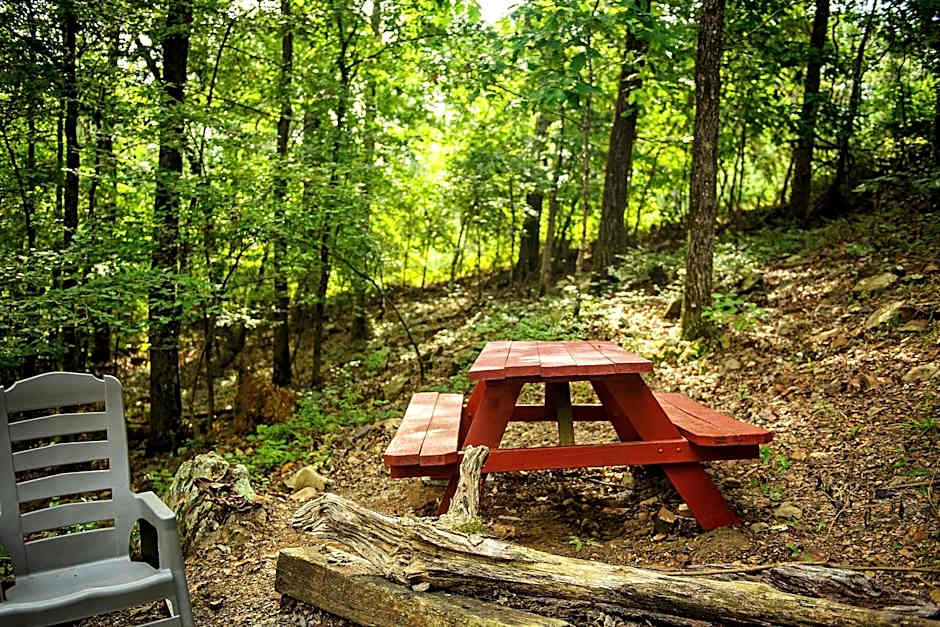 The Americana - Parker Creek Bend Cabins