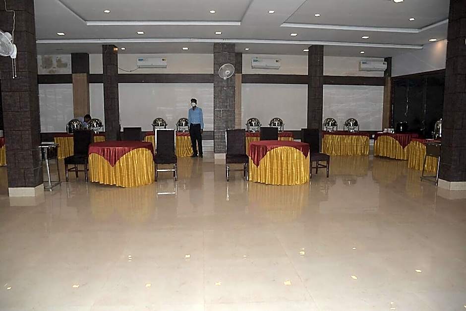 Hotel Chandra Inn by OYO Rooms – Varanasi, VA
