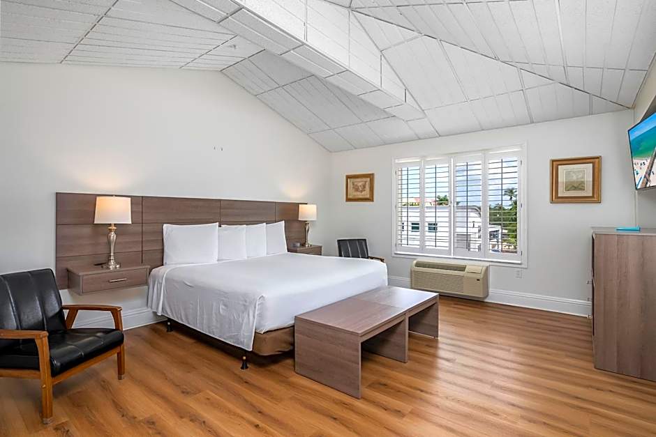 Naples Park Central Hotel