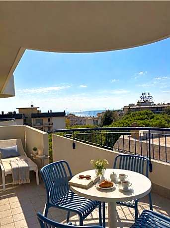 One-Bedroom Apartment (4 Adults)