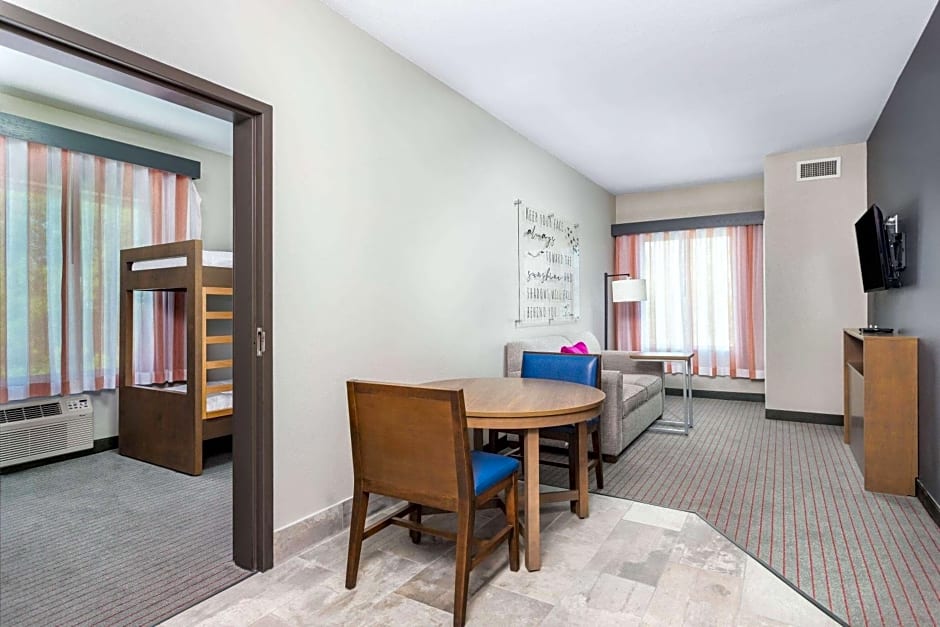 La Quinta Inn & Suites by Wyndham Augusta/Fort Eisenhower