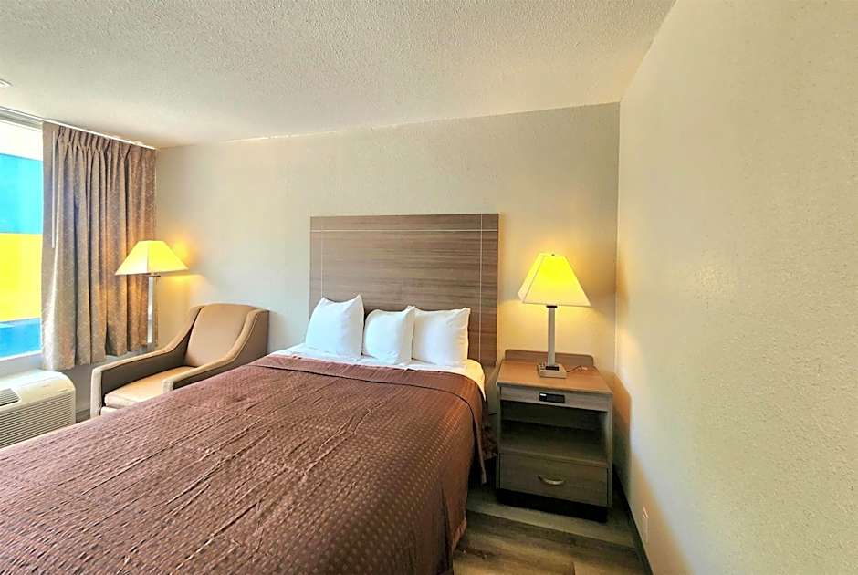 Days Inn by Wyndham Seguin TX