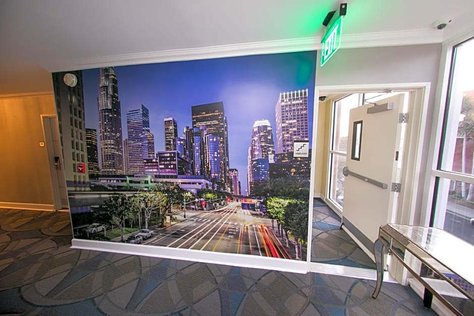 Metropolitan Inn & Suites