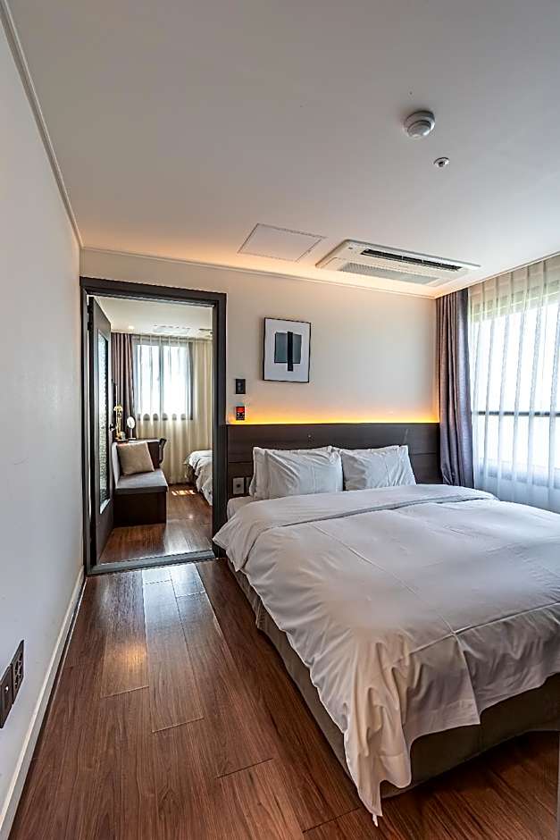 Hotel The Grang Jungmun