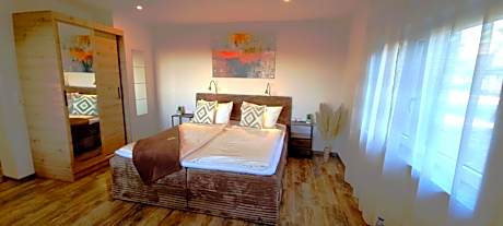 CJS Apartments - Chill or Drive am Nürburgring, new Box Spring Beds, new furniture, free Parking, WLan, TV-Streaming, Quiet Location