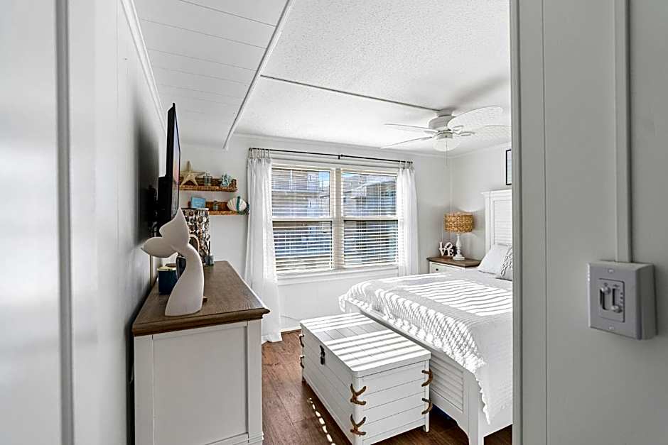Ocean Block Condo 100 Steps From the Beach