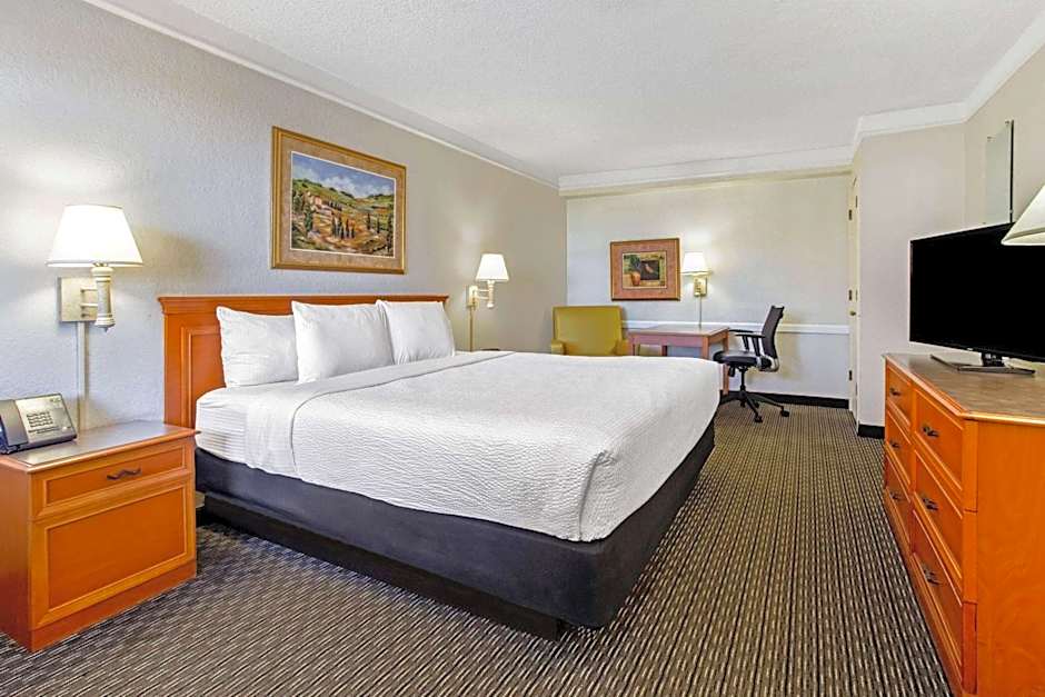 La Quinta Inn & Suites by Wyndham Tampa Bay Pinellas Park Clearw