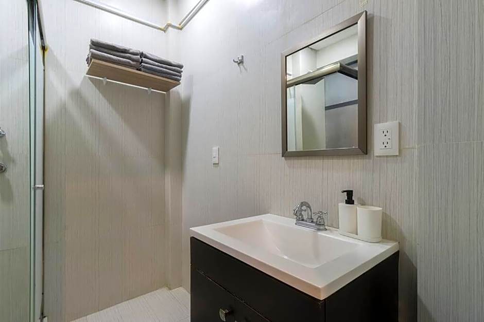 306 Zocalo Cathedral 2Bdrm 2bath apt AC Rooftop