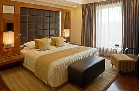 Suite 1 Bed - Happy Hours from 3PM to 8PM, Free Pick-up/drop to Worldmark Aerocity