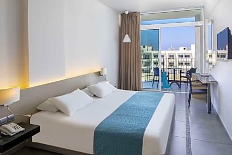 Superior Pool View Room