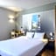 B&B HOTEL Orange - Échangeur A7 A9